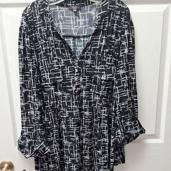 l Black and White Patterned Women's Top. Size 3X.  EUC - Picture 1 of 4